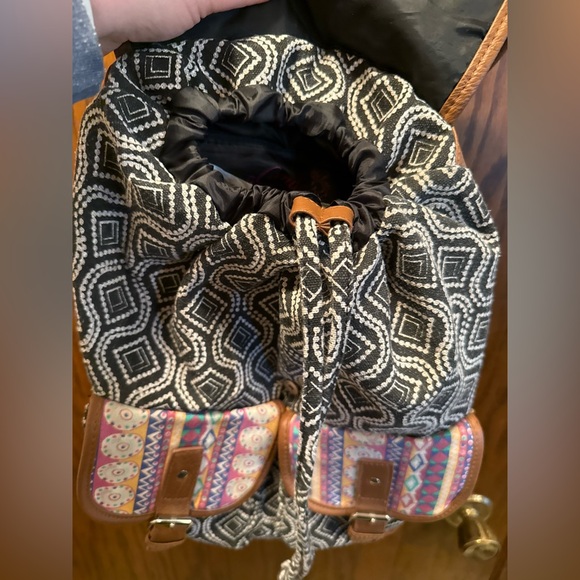 Colorful Patterned Drawstring Backpack - Picture 10 of 12